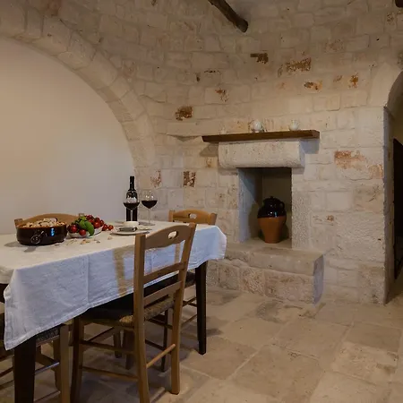 Almapetra Trulli * Локоротондо